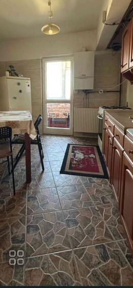 Apartament cu 2 camere decomandat în Tractorul