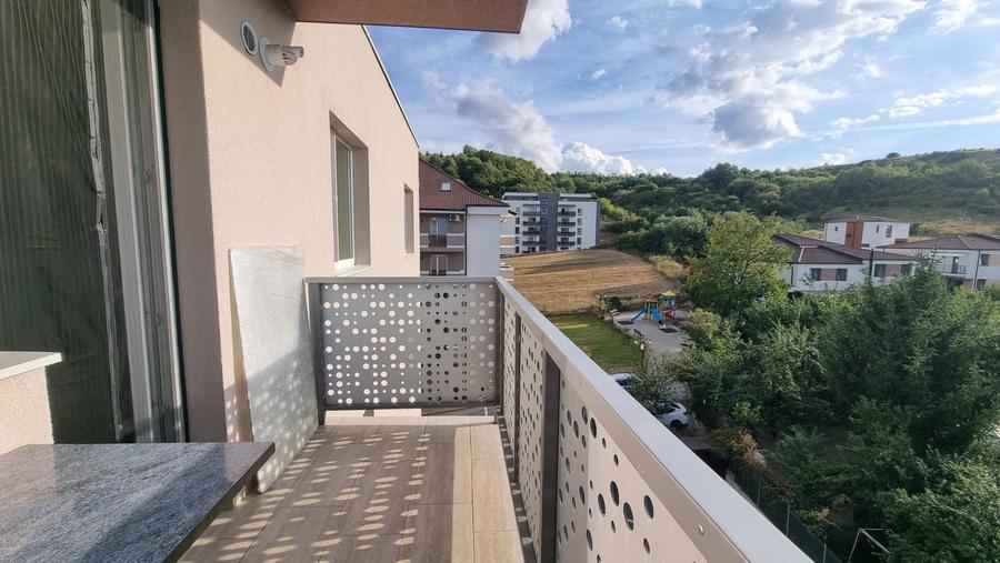 Apartament cu 2 camere semidecomandat, mobilat în Florești