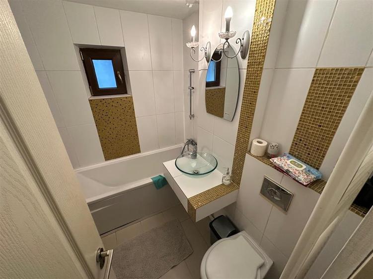 Apartament cu 3 camere decomandat, mobilat în Central