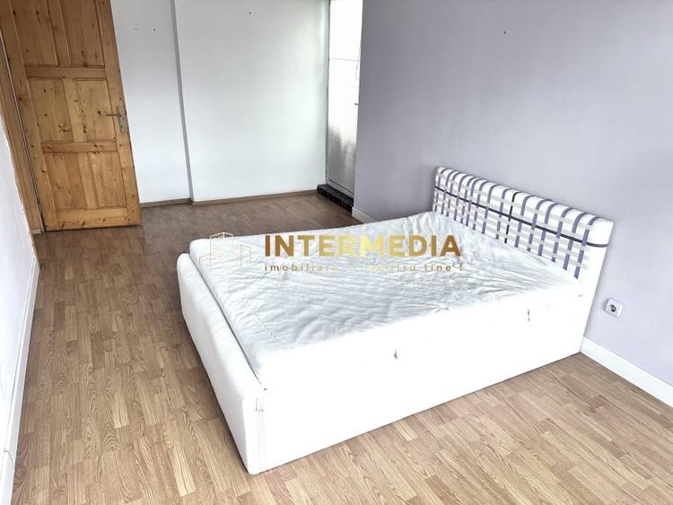 Casă individuală cu 4 camere cu Canalizare în Cetate