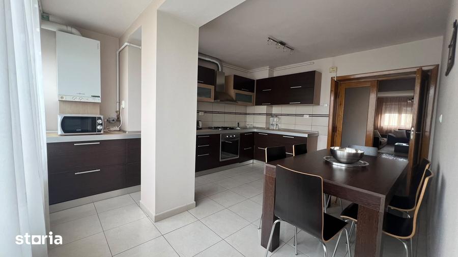 Apartament cu 3 camere decomandat în Intim