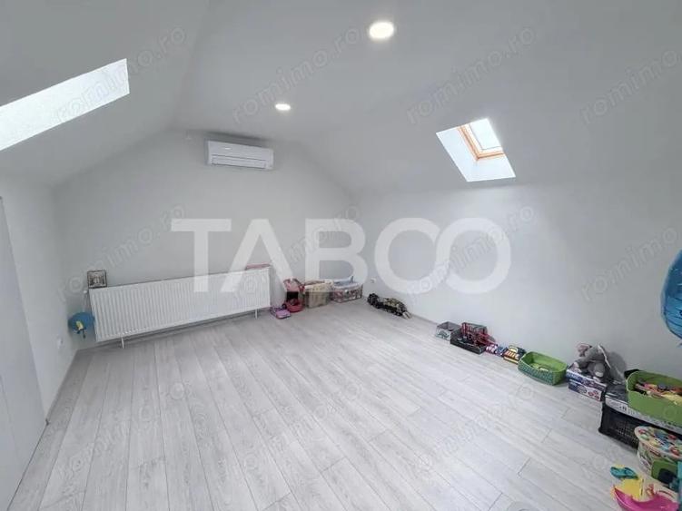 Apartament cu 4 camere decomandat în Șura Mare