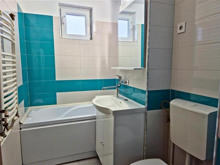 Apartament cu 2 camere semidecomandat în 1 Mai