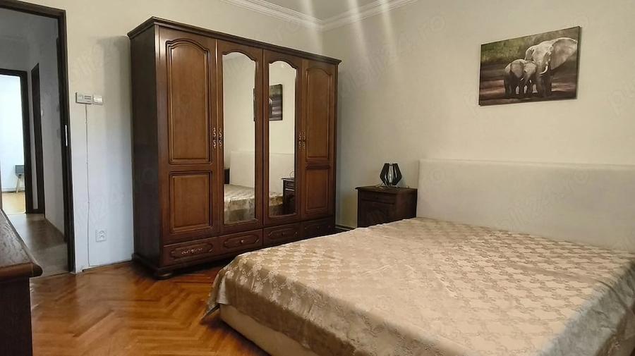 Apartament cu 4 camere decomandat în Central