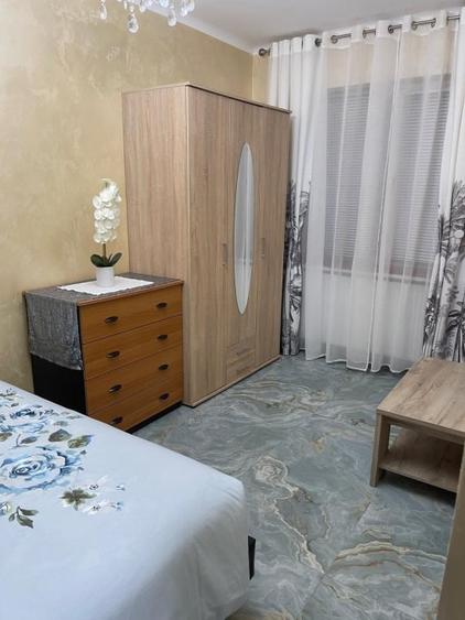 Apartament cu 3 camere semidecomandat, mobilat în Ultracentral