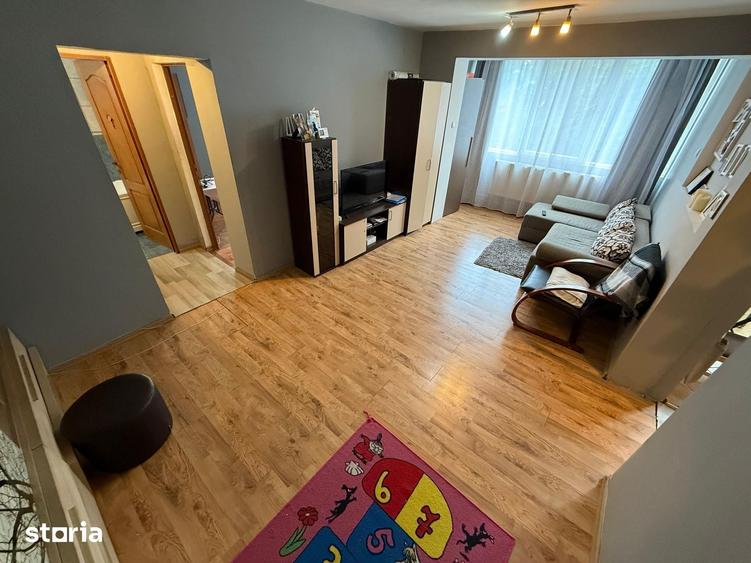 Apartament cu 3 camere în Săsar