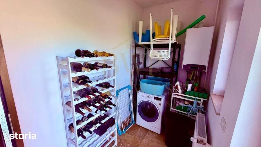 Casă cu 5 camere cu Teren 796 Mp în Peciu Nou