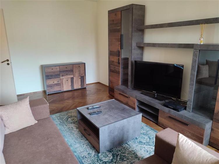 Apartament cu 3 camere decomandat, mobilat în Hărmanului — fotografia 2