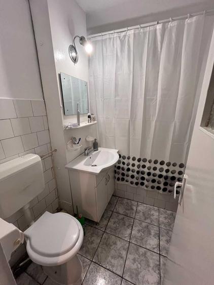 Apartament cu 3 camere decomandat în Calea București