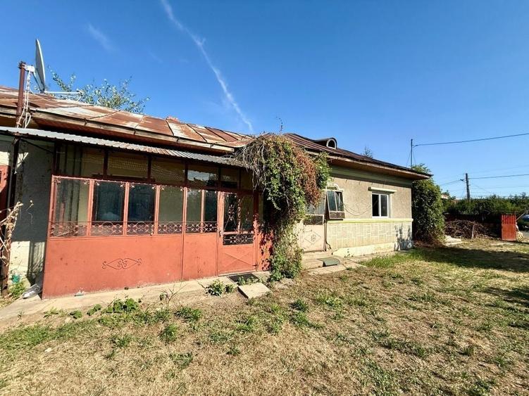 Casă cu 4 camere în Tătărani
