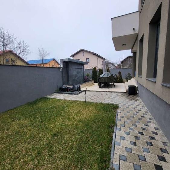 Casă individuală cu 6 camere cu Canalizare în Central