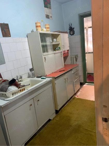 Apartament cu 3 camere decomandat în Crihala