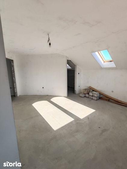 Casă cu 5 camere cu Teren 2305 Mp în Recea