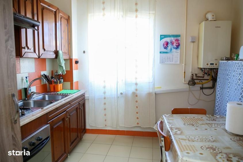 Apartament cu 4 camere semidecomandat în Central