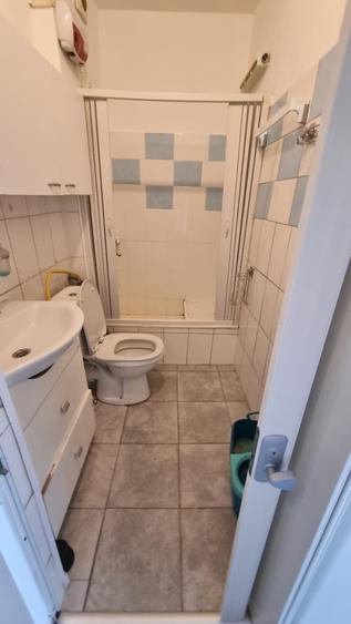 Garsonieră decomandată în Titan