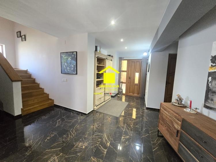 Casă individuală cu 7 camere cu Canalizare în Borhanci