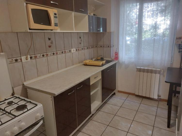 Apartament cu 3 camere decomandat, mobilat în Tătărași