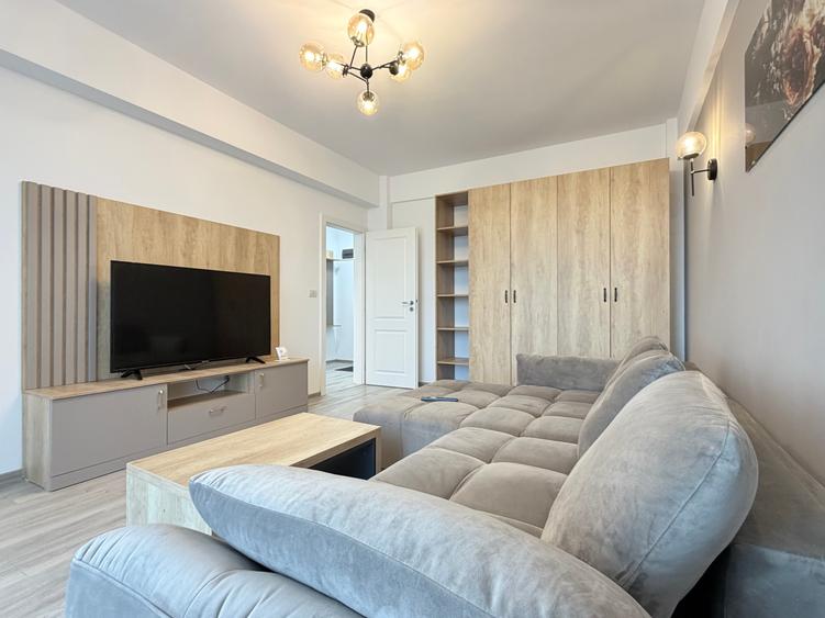 Apartament cu 2 camere decomandat în Girocului