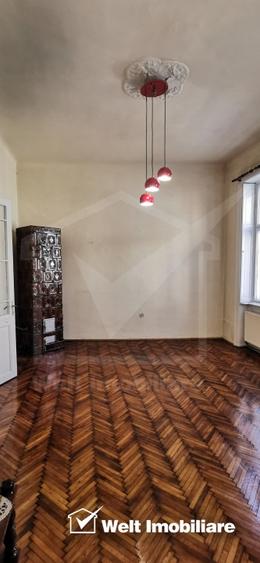 Apartament cu 3 camere semidecomandat în P-ța Mihai Viteazul