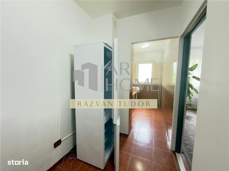 Apartament cu 3 camere semidecomandat în Mihai Bravu