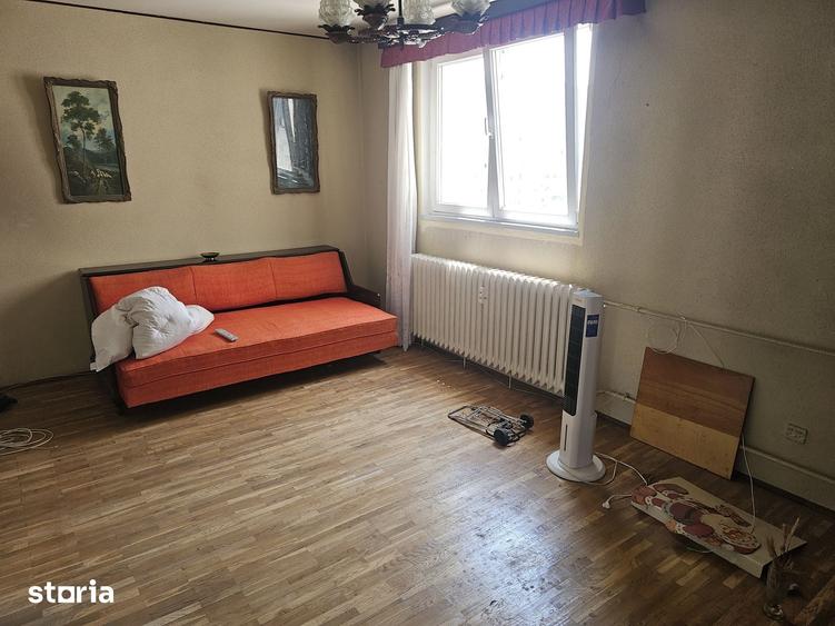 Garsonieră decomandată în Tei