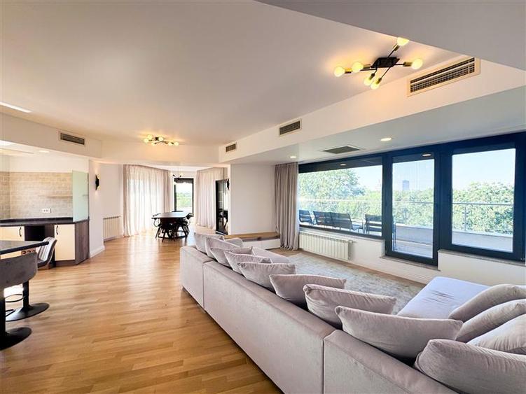 Apartament cu 4 camere decomandat, mobilat în Herăstrău