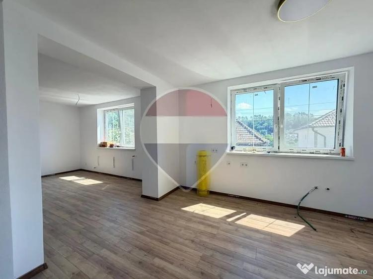 Casă cu 4 camere cu Teren 500 Mp în Central