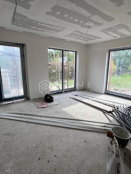 Duplex cu 4 camere cu Canalizare în Livezeni