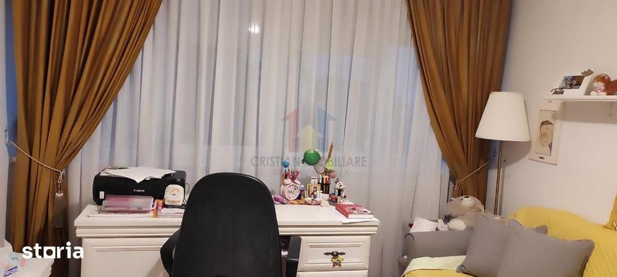Apartament cu 3 camere, mobilat în Școlilor