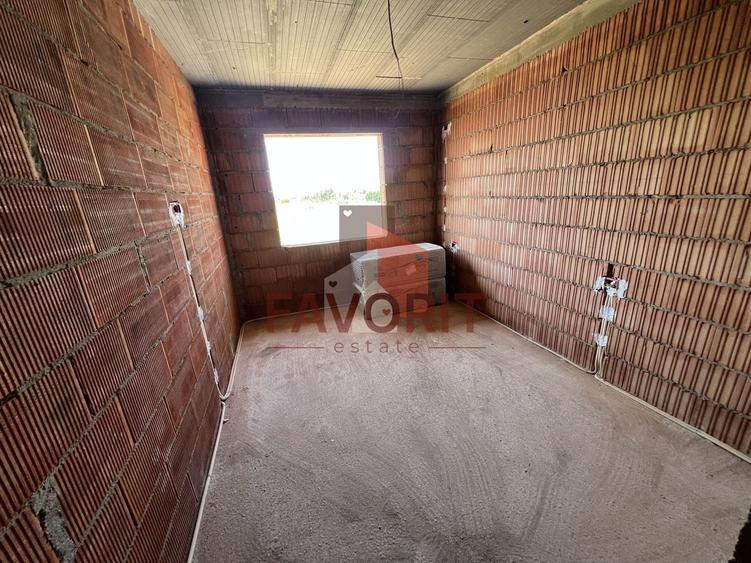 Duplex cu 5 camere cu Canalizare în Ghiroda