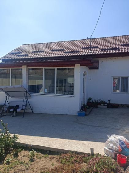 Casă cu 4 camere în Ostroveni