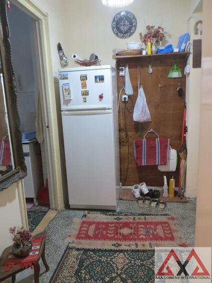 Apartament cu 3 camere semidecomandat în Titan