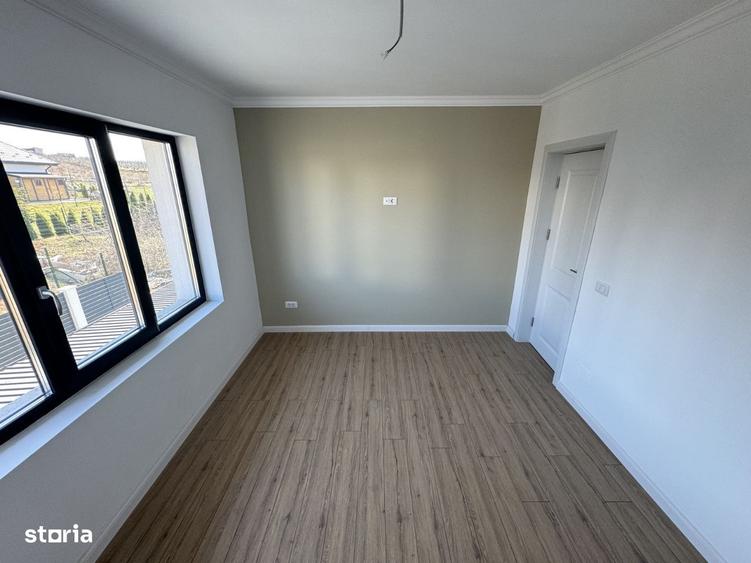 Casă cu 4 camere în Tomești