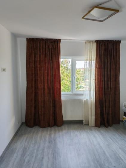 Apartament cu 3 camere decomandat, mobilat în Lumina