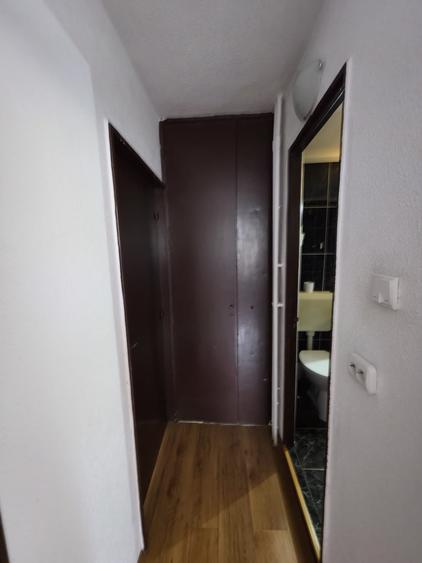 Apartament cu 3 camere semidecomandat, mobilat în Rahova