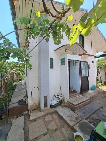Casă cu 9 camere cu Teren 2375 Mp în Central