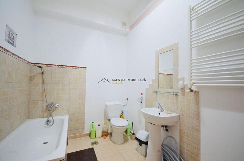 Spațiu comercial, de 70.480003356934 mp, în Central