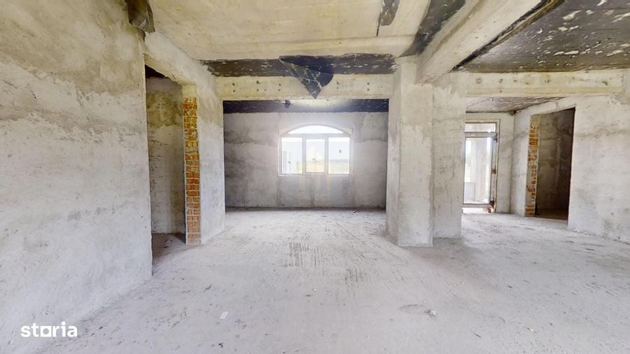 Casă cu 4 camere în Bălteni