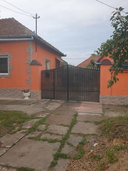 Casă cu 4 camere în Gurba
