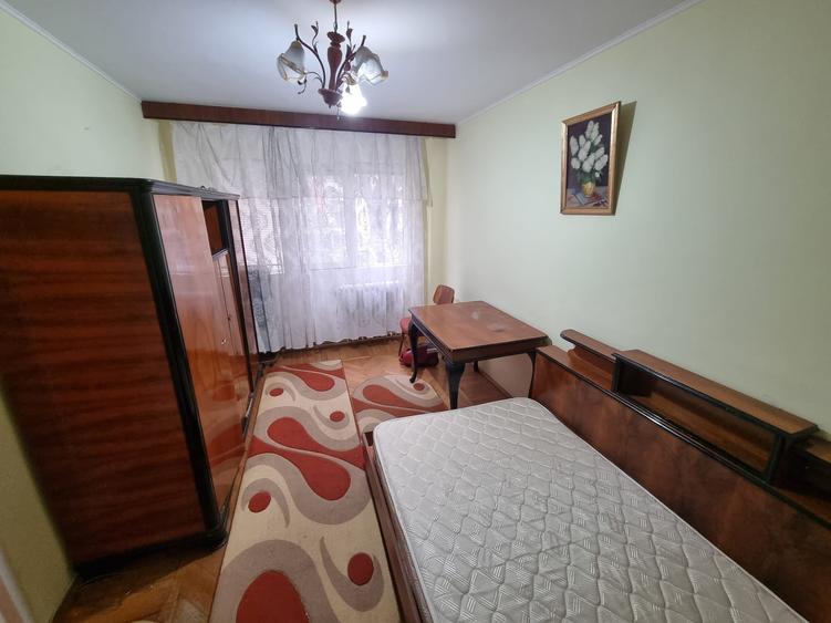 Apartament cu 3 camere semidecomandat, mobilat în Tătărași