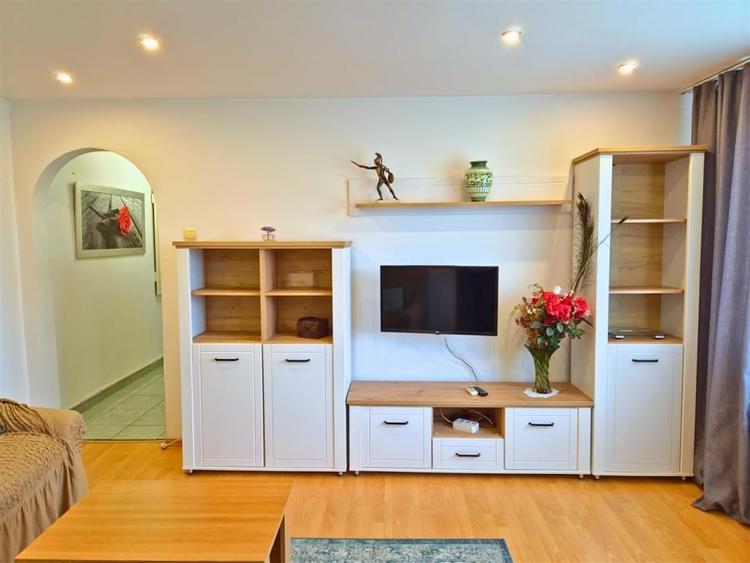 Apartament cu 2 camere semidecomandat, mobilat în Nord