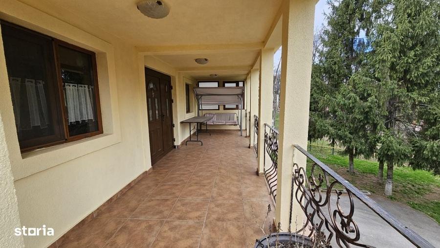 Casă cu 4 camere în Sticlăria