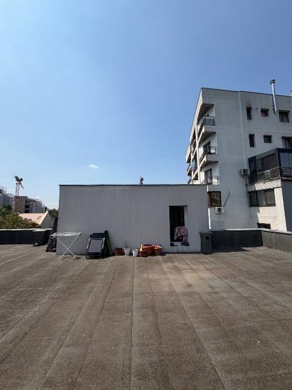 Apartament cu 5 camere nedecomandat în Herăstrău