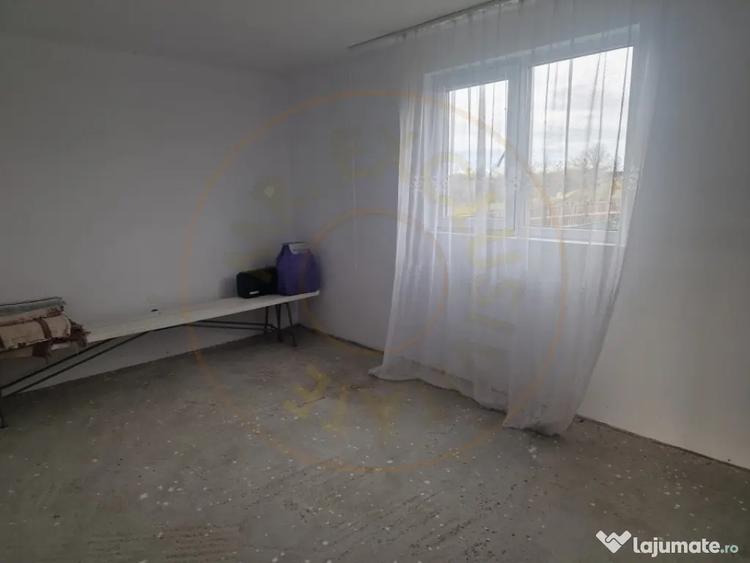 Casă cu 3 camere cu Teren 2172 Mp în Vedea