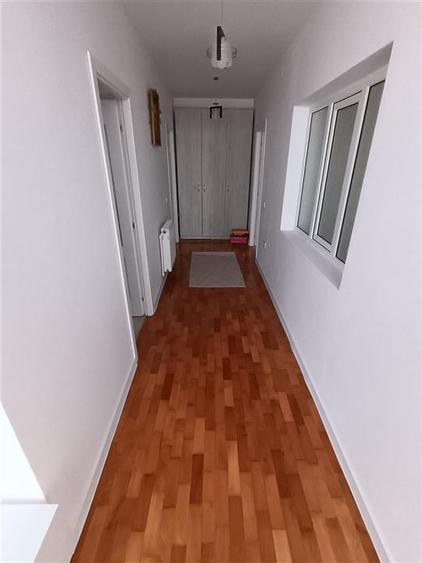 Casă individuală cu 4 camere cu Canalizare în Central