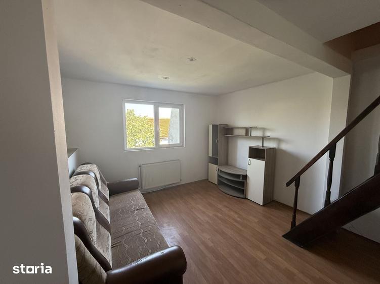 Apartament cu 4 camere decomandat în Est