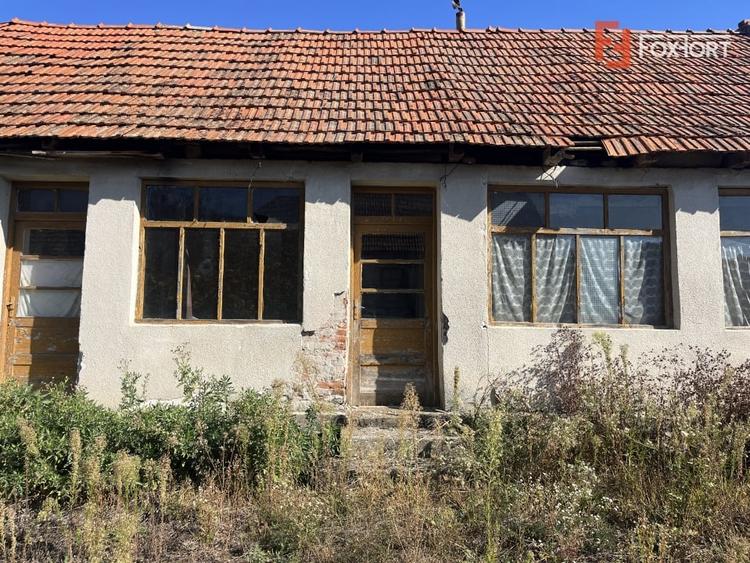 Casă individuală cu 8 camere cu Canalizare în Păru