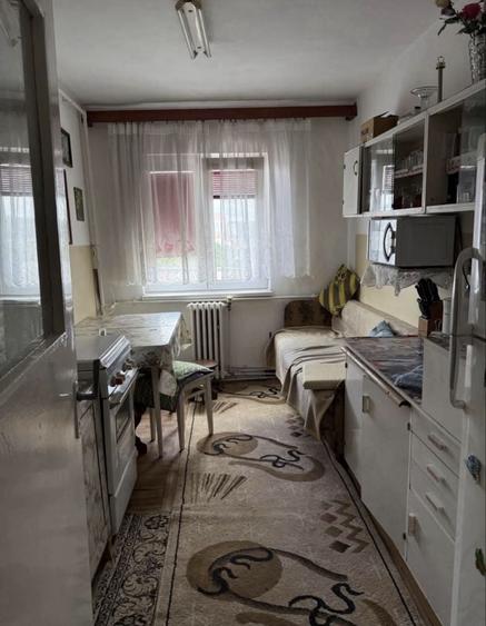 Apartament cu 3 camere semidecomandat în Govândari