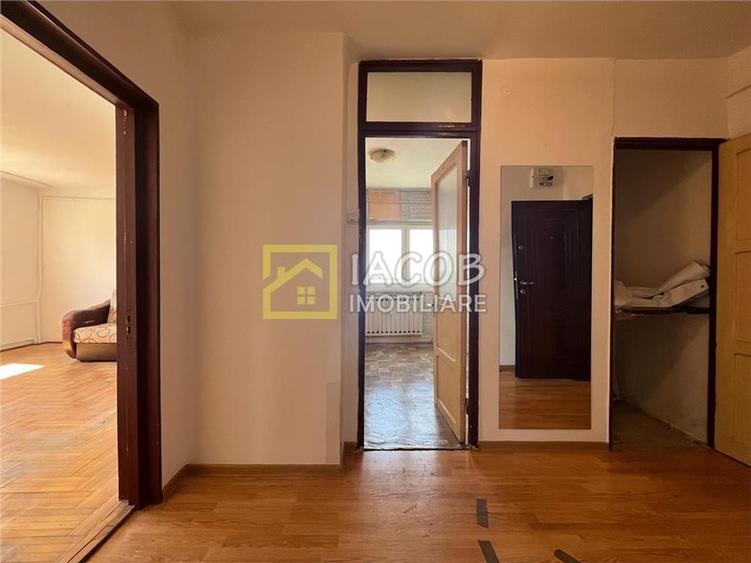 Apartament cu 3 camere decomandat în Narcisa
