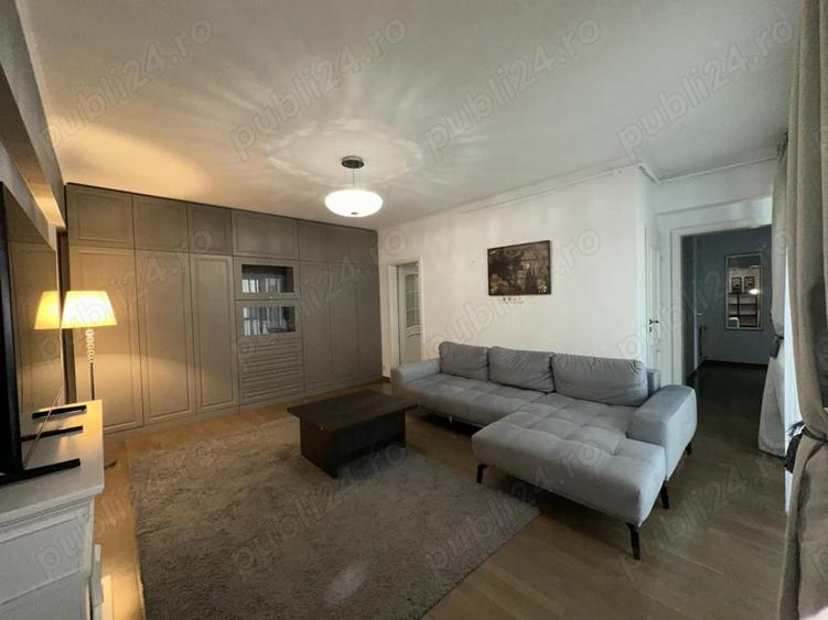 Apartament cu 3 camere semidecomandat, mobilat în Unirii